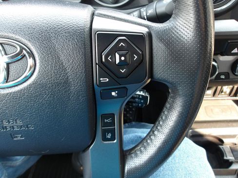 Used 2019 Toyota Tacoma TRD Off-Road AWD/4WD image 16