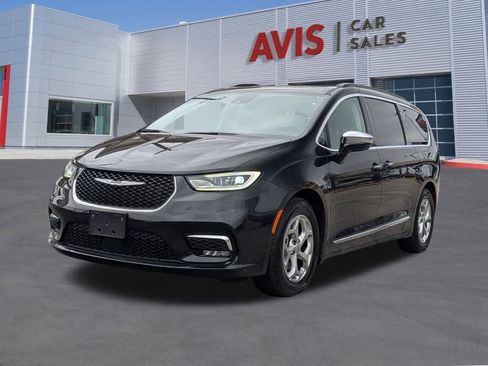 Used 2023 Chrysler Pacifica Limited image 1