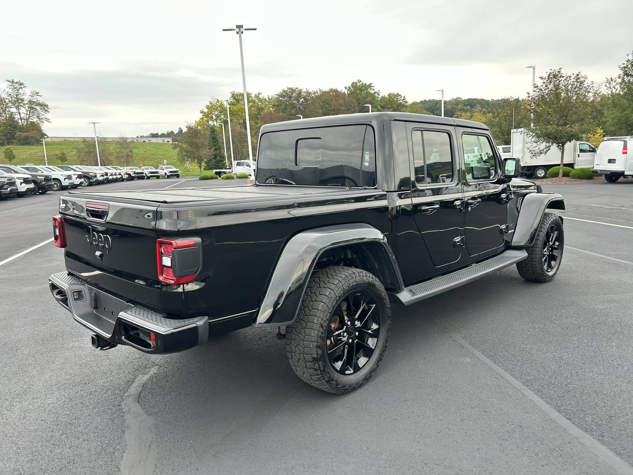 Used 2021 Jeep Gladiator Overland AWD/4WD image 7