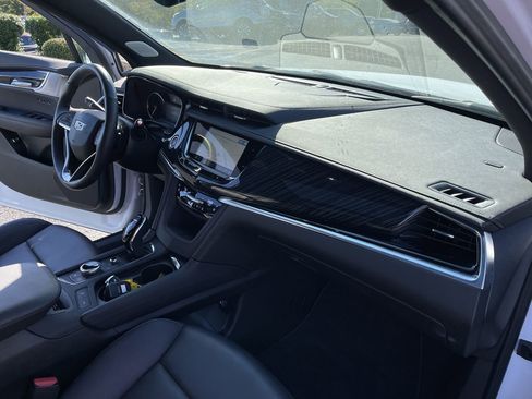 Used 2025 Cadillac XT6 Premium Luxury image 30