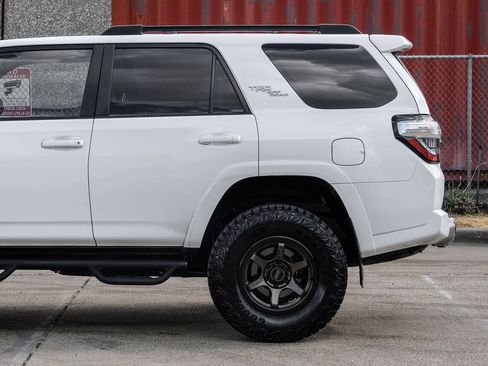 Used 2022 Toyota 4Runner TRD Off-Road AWD/4WD image 17