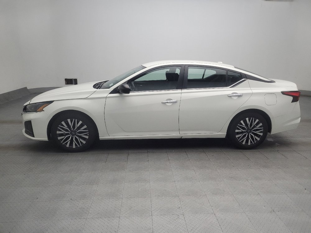 Used 2025 Nissan Altima 2.5 SV FWD image 2