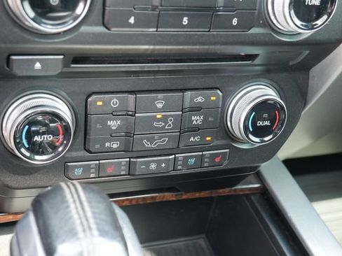 Used 2017 Ford F150 Platinum w/ Equipment Group 701A Luxury AWD/4WD image 25
