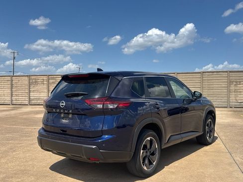 Certified 2025 Nissan Rogue SV FWD image 21