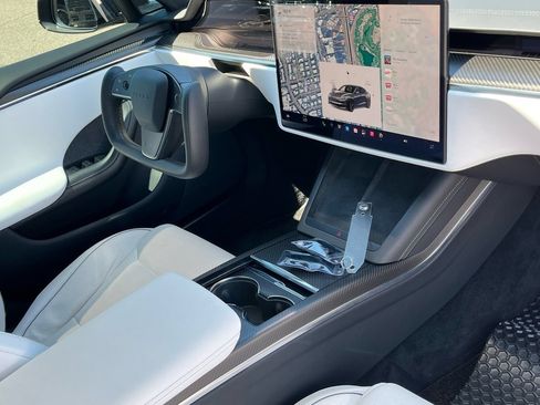 Used 2022 Tesla Model S Plaid AWD/4WD image 9