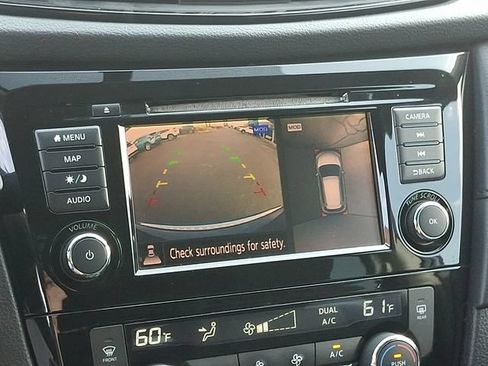 Used 2018 Nissan Rogue SV w/ Premium Package AWD/4WD image 17
