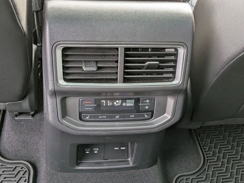 Used 2024 Volkswagen Atlas SEL Premium R-Line image 33