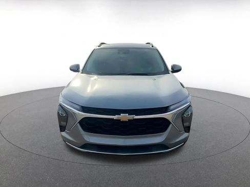 Used 2025 Chevrolet Trax LT image 4