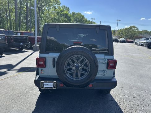Used 2024 Jeep Wrangler Sport S AWD/4WD image 8