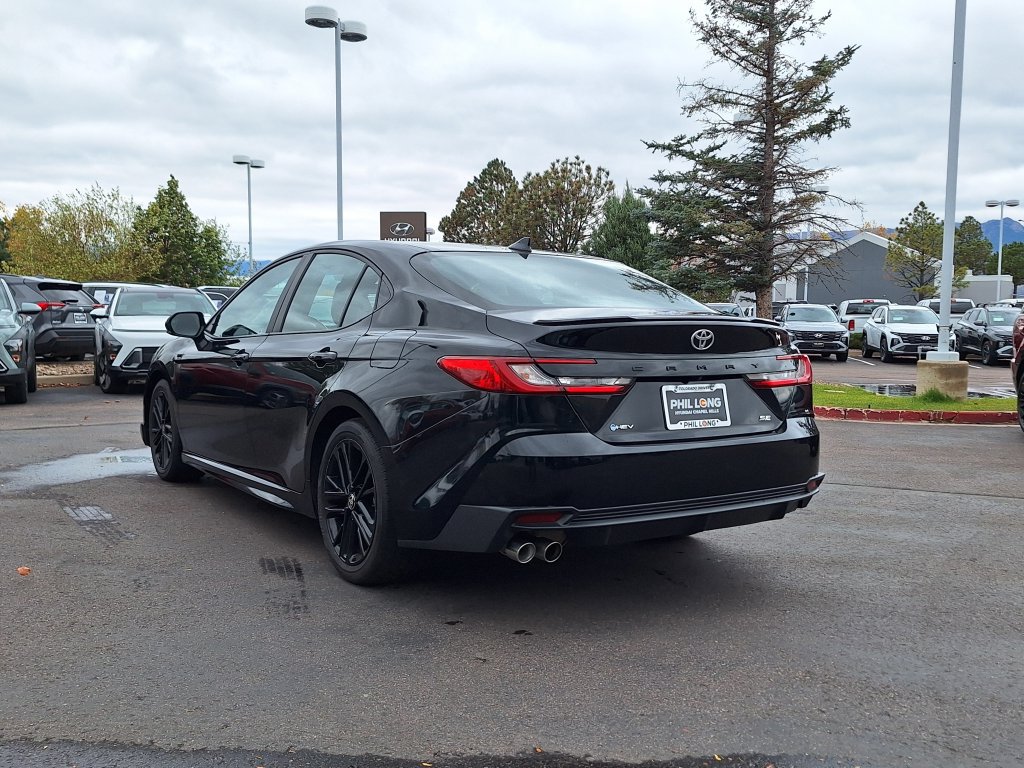 Used 2025 Toyota Camry SE FWD image 5