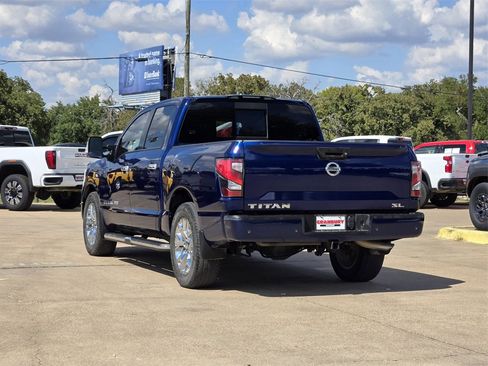 Used 2020 Nissan Titan SL w/ Moonroof Package image 4