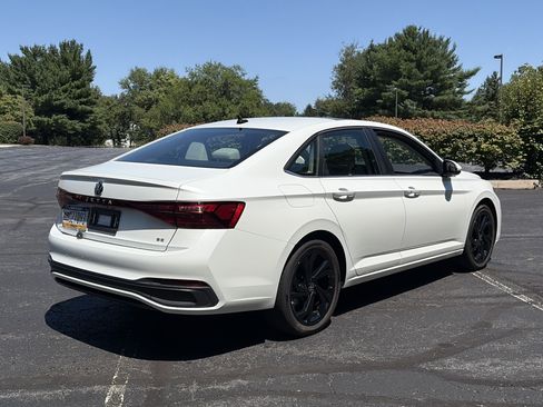 Used 2026 Volkswagen Jetta SE w/ Black Wheel Package FWD image 5