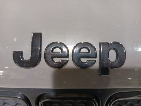Used 2020 Jeep Renegade Altitude AWD/4WD image 9