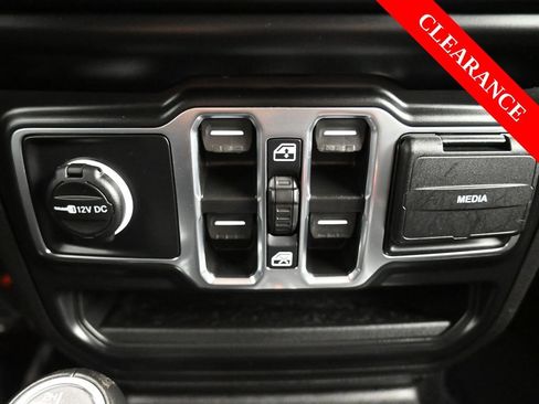 Used 2022 Jeep Wrangler Unlimited Sahara image 30