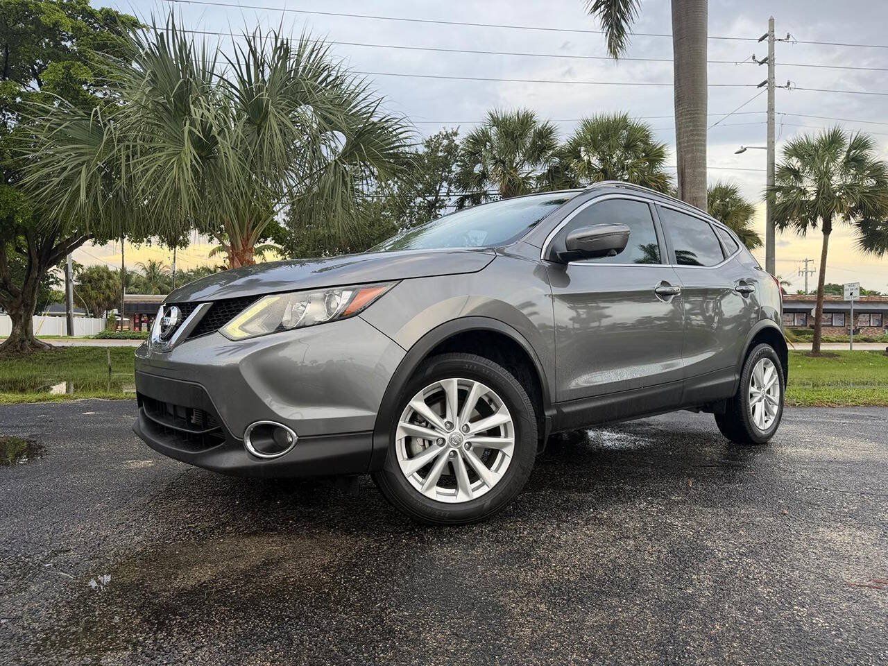 Used 2017 Nissan Rogue Sport SV w/ SV Premium Package FWD image 1
