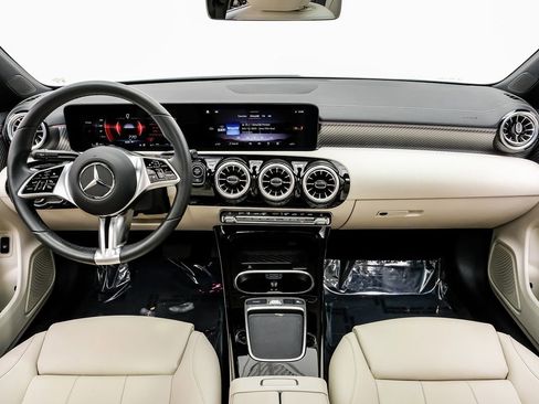 Used 2025 Mercedes-Benz CLA 250 4MATIC image 13