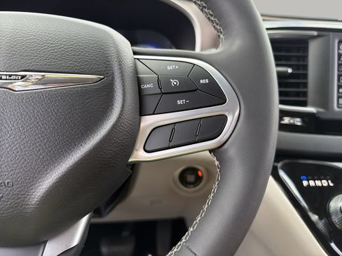 Used 2023 Chrysler Voyager LX FWD image 26