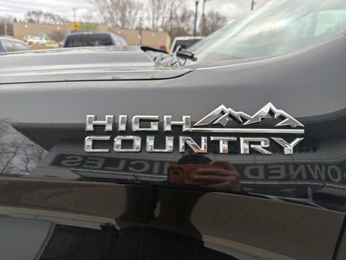 Used 2025 Chevrolet Silverado 1500 High Country w/ High Country Premium Package AWD/4WD image 10