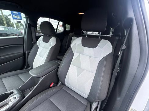 Used 2025 Chevrolet Trax RS FWD image 9