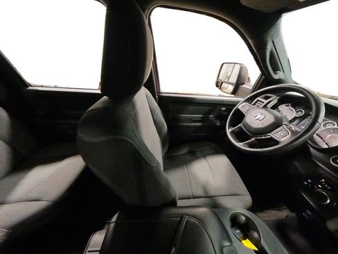 Used 2024 RAM 2500 Tradesman w/ Chrome Appearance Group image 43