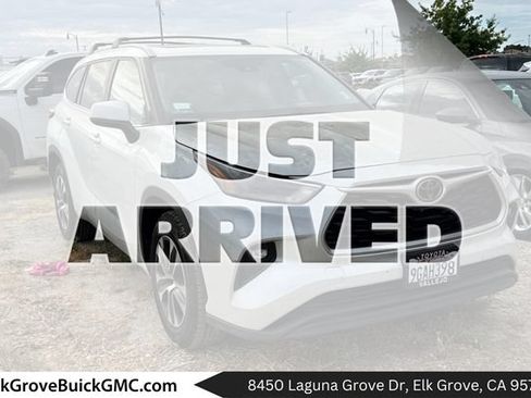 Used 2023 Toyota Highlander XLE FWD image 1
