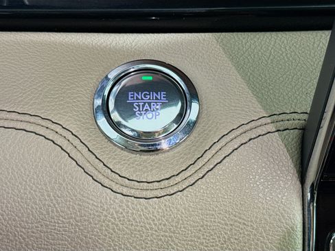 Used 2024 Lincoln Navigator Premiere AWD/4WD image 19