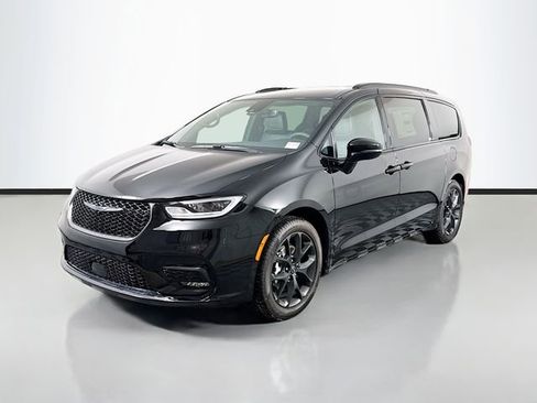 New 2026 Chrysler Pacifica Select w/ S Appearance Package FWD image 3