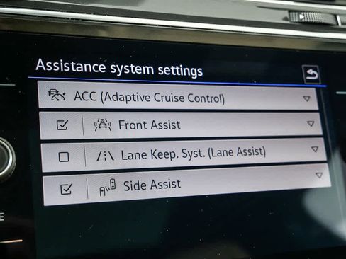 Certified 2023 Volkswagen Tiguan SE w/ Panoramic Sunroof Package image 18