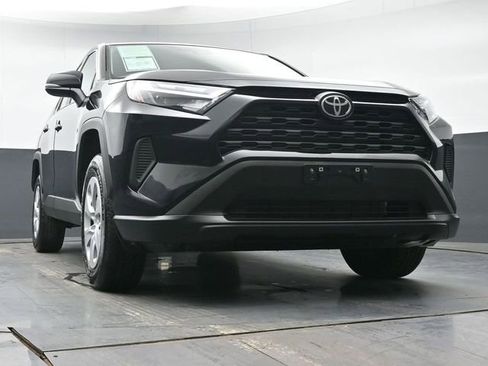 Certified 2025 Toyota RAV4 LE AWD/4WD image 33