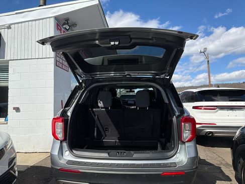 Used 2022 Ford Explorer XLT w/ Equipment Group 202A image 10