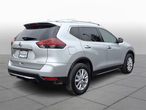 Used 2020 Nissan Rogue SV image 24
