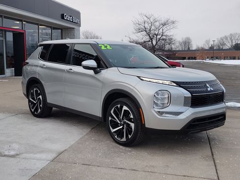 Used 2022 Mitsubishi Outlander ES image 12
