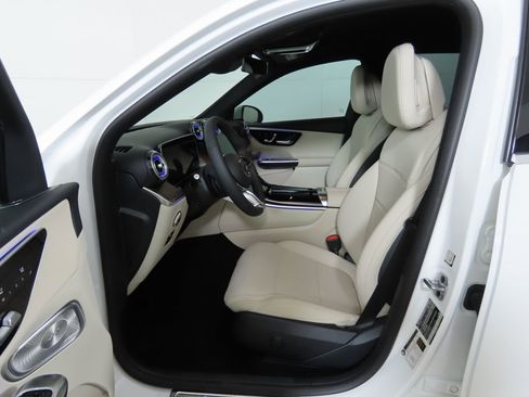 Certified 2025 Mercedes-Benz GLC 300 image 20