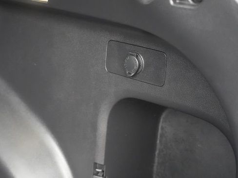 Used 2022 Toyota RAV4 XLE FWD image 12