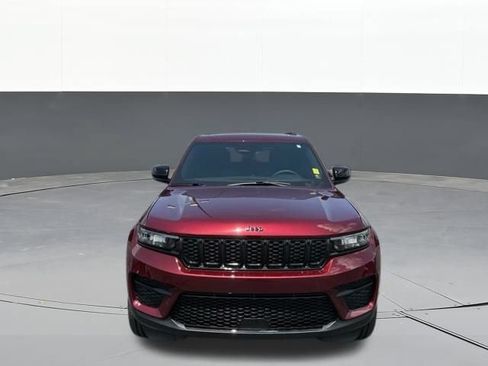 Used 2025 Jeep Grand Cherokee Altitude AWD/4WD image 11