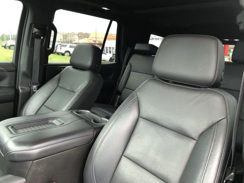 Used 2021 Chevrolet Tahoe Z71 w/ Z71 Signature Package image 15