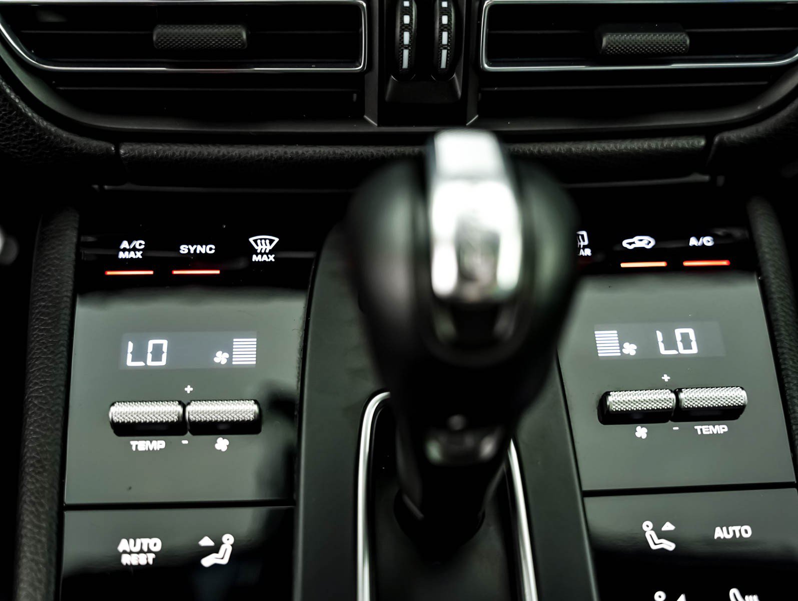 Certified 2023 Porsche Macan AWD/4WD image 20