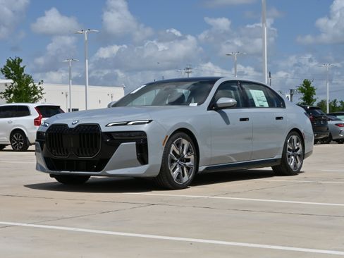 New 2026 BMW 740i image 3