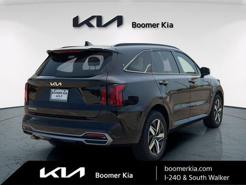 Certified 2023 Kia Sorento S w/ Panoramic Sunroof Package FWD image 5