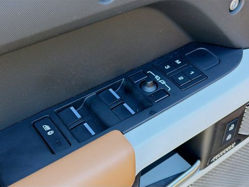 Used 2023 Land Rover Defender 130 X-Dynamic SE image 24