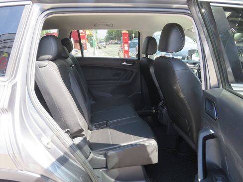 Used 2018 Volkswagen Tiguan SE FWD image 20