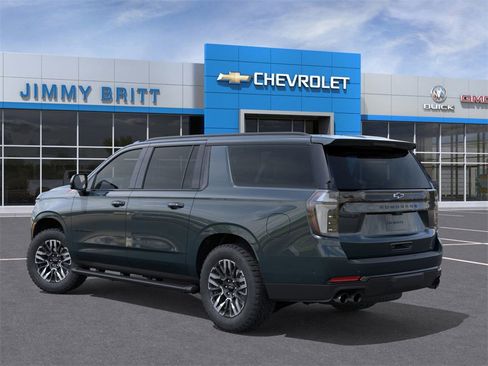 New 2026 Chevrolet Suburban Z71 image 3