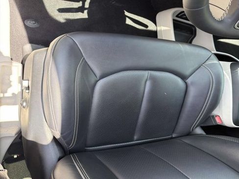 Used 2024 Chrysler Pacifica Touring-L FWD image 9