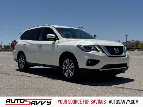 Used 2020 Nissan Pathfinder SL image 1