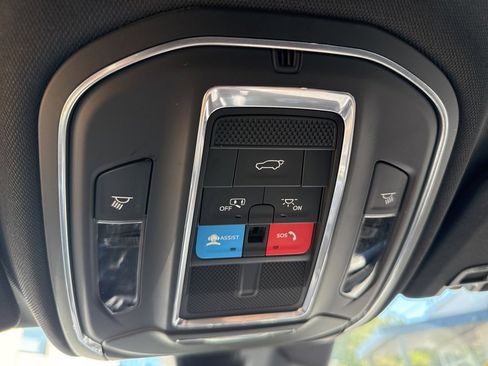 Used 2023 Jeep Grand Cherokee Altitude image 43