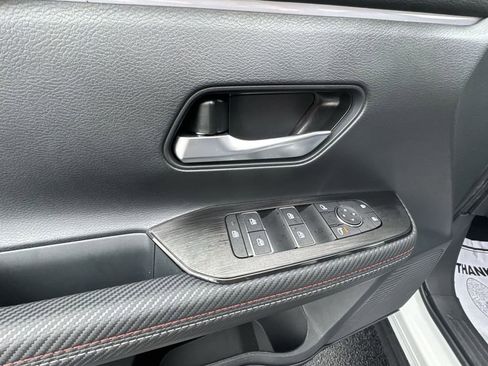 New 2025 Nissan Kicks SR image 13