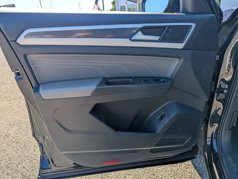 Certified 2023 Volkswagen Atlas SEL R-Line AWD/4WD image 10