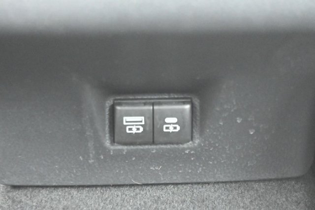 Used 2025 Toyota Camry LE FWD image 13