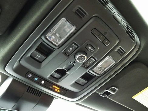 Used 2024 GMC Yukon Denali Ultimate AWD/4WD image 34