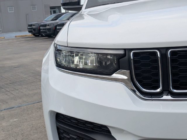 New 2026 Jeep Grand Cherokee Laredo X RWD image 10